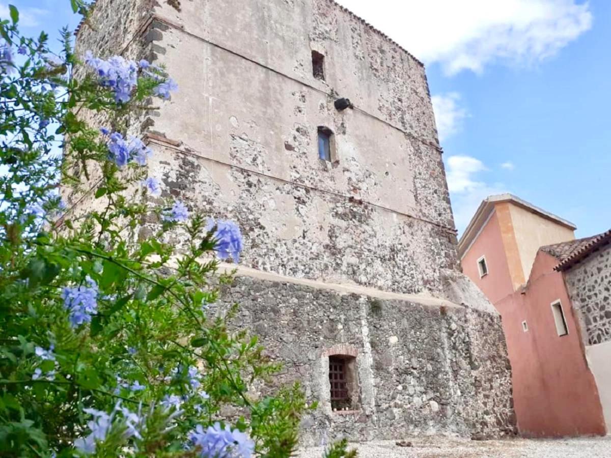 Domo Mea Terra E Domo Mea Chelu - Comfort Nel Centro Storico Di Orosei Ngoại thất bức ảnh