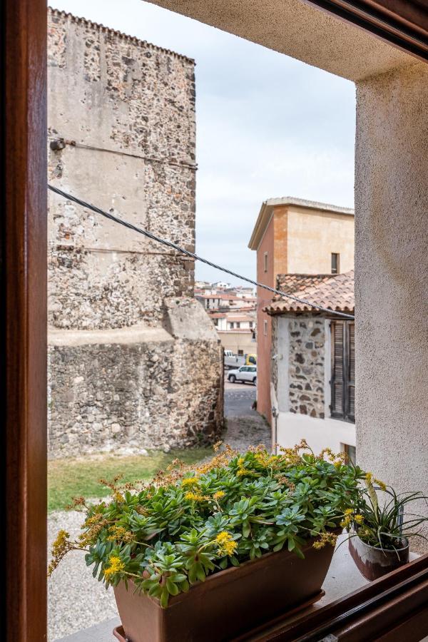 Domo Mea Terra E Domo Mea Chelu - Comfort Nel Centro Storico Di Orosei Ngoại thất bức ảnh